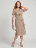 Eira™ | Elegante Midi Jurk met Gelaagde Zoom & Transparante Mouwen