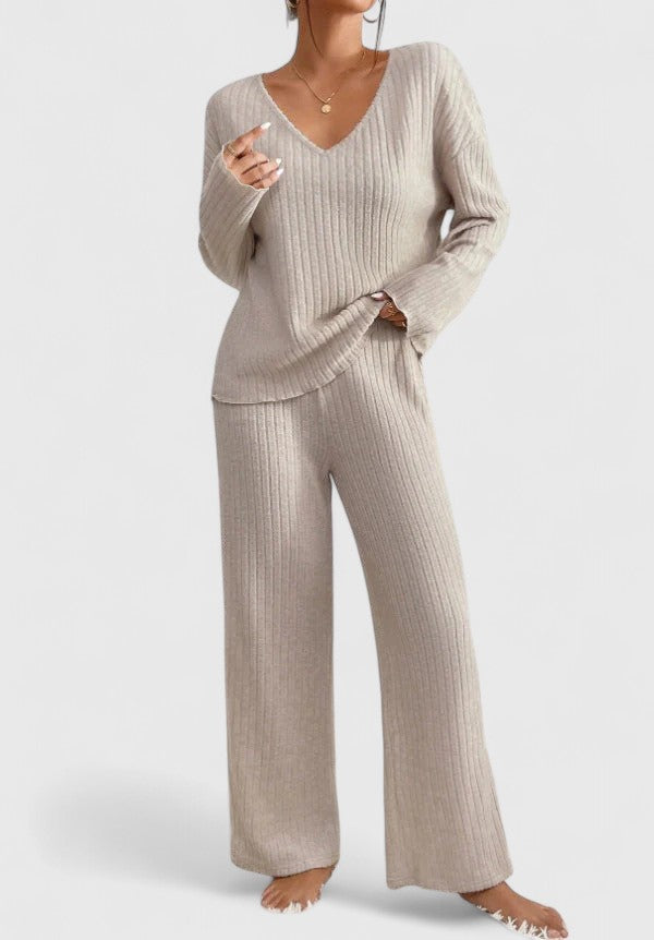 Angeline™ Comfortabele Set | V-hals Trui en Brede Ribbroek