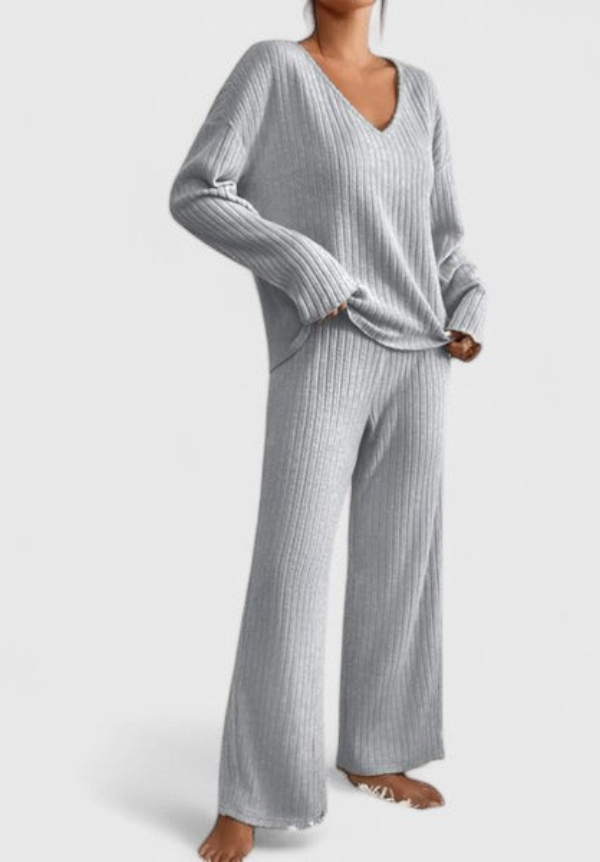 Angeline™ Comfortabele Set | V-hals Trui en Brede Ribbroek